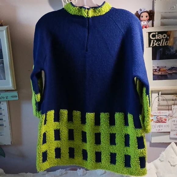 Stunning Vintage Lady Lisa  1960s-70s  Plush Tunic Sweater Unique! ⚜️👑⚜️ - Picture 2 of 8